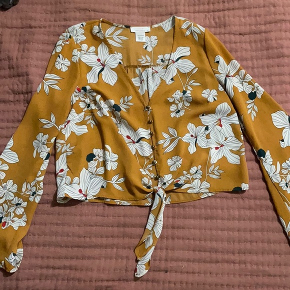 Tops - Floral button down blouse